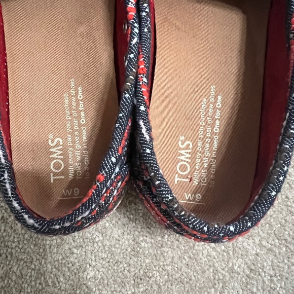Toms - Picture 6 of 6